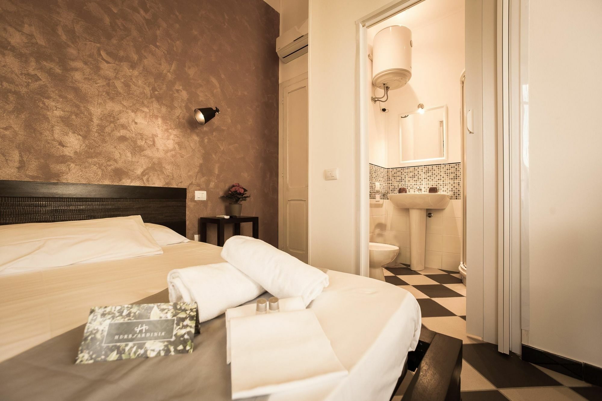 Mani Rooms Cagliari Kültér fotó